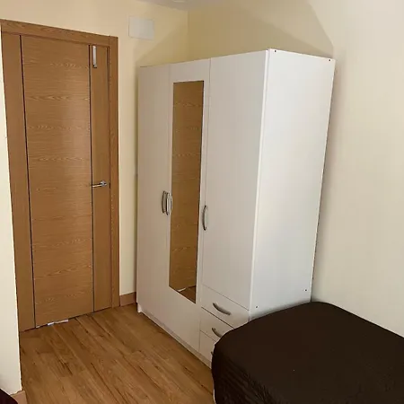 Casa Unifamiliar Con Patio Centrica Y Tranquila *