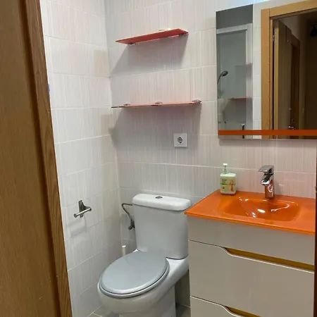 Casa Unifamiliar Con Patio Centrica Y Tranquila בית נופש *